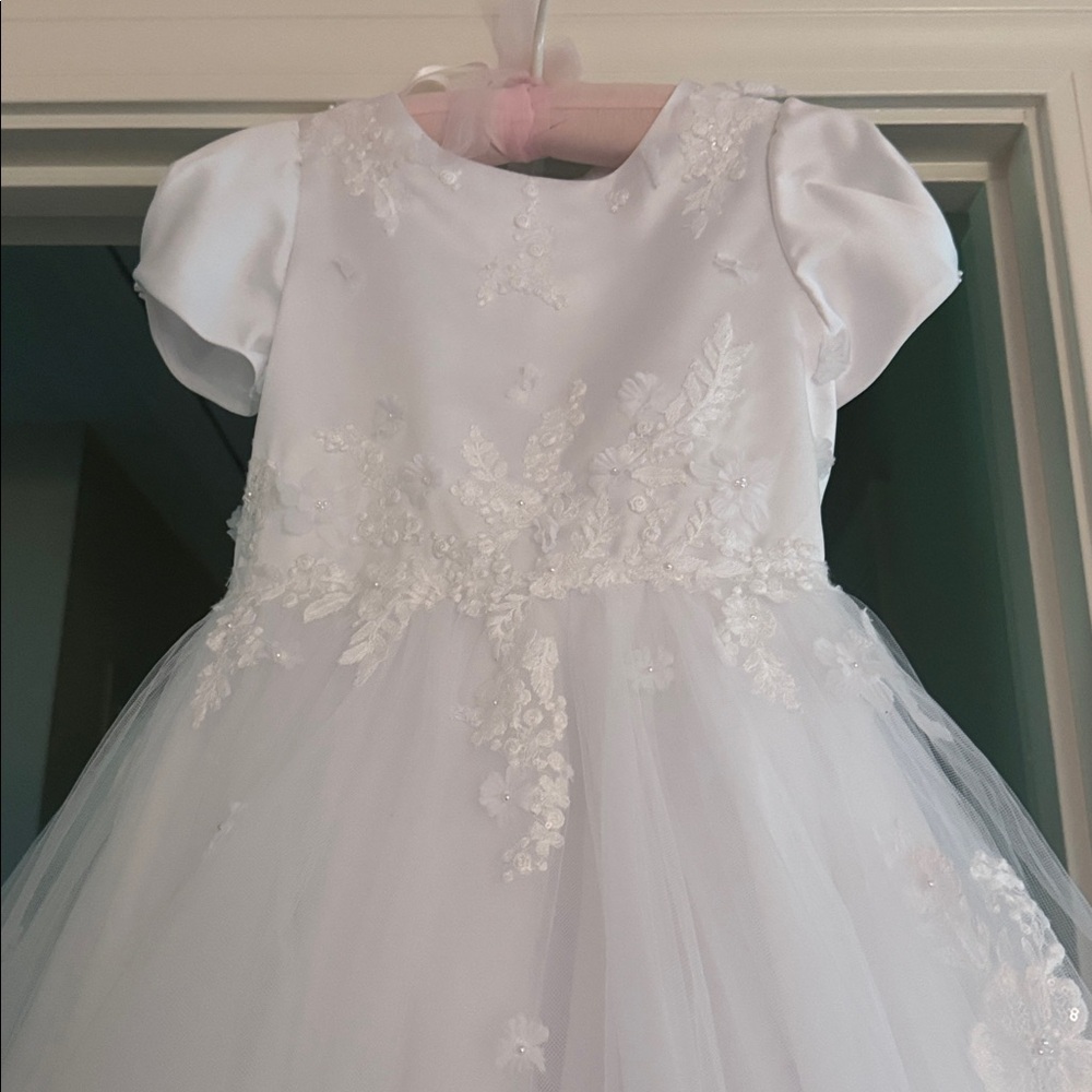 Girls White Formal Tulle Dress with Lace Appliqué - Picture 2 of 11